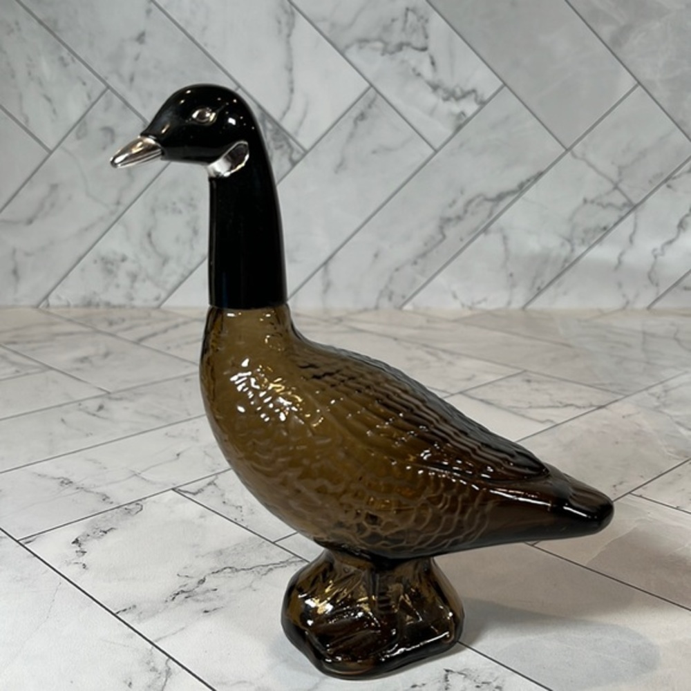 Vintage Retro Avon Decanter CANADA GOOSE Everest Aftershave